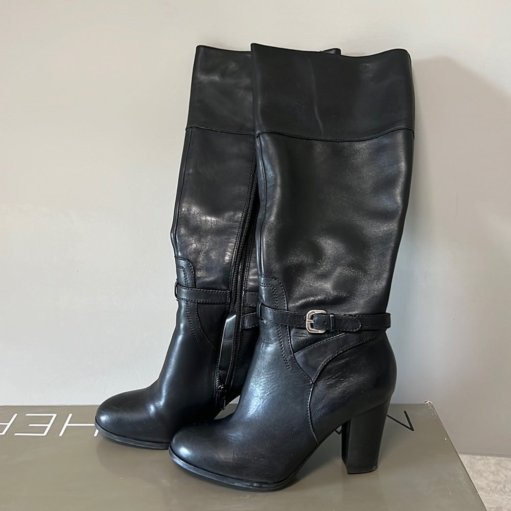 NWT * Marc Fisher Black MFKEVINS Heeled Boot Size 7.5. Brand New